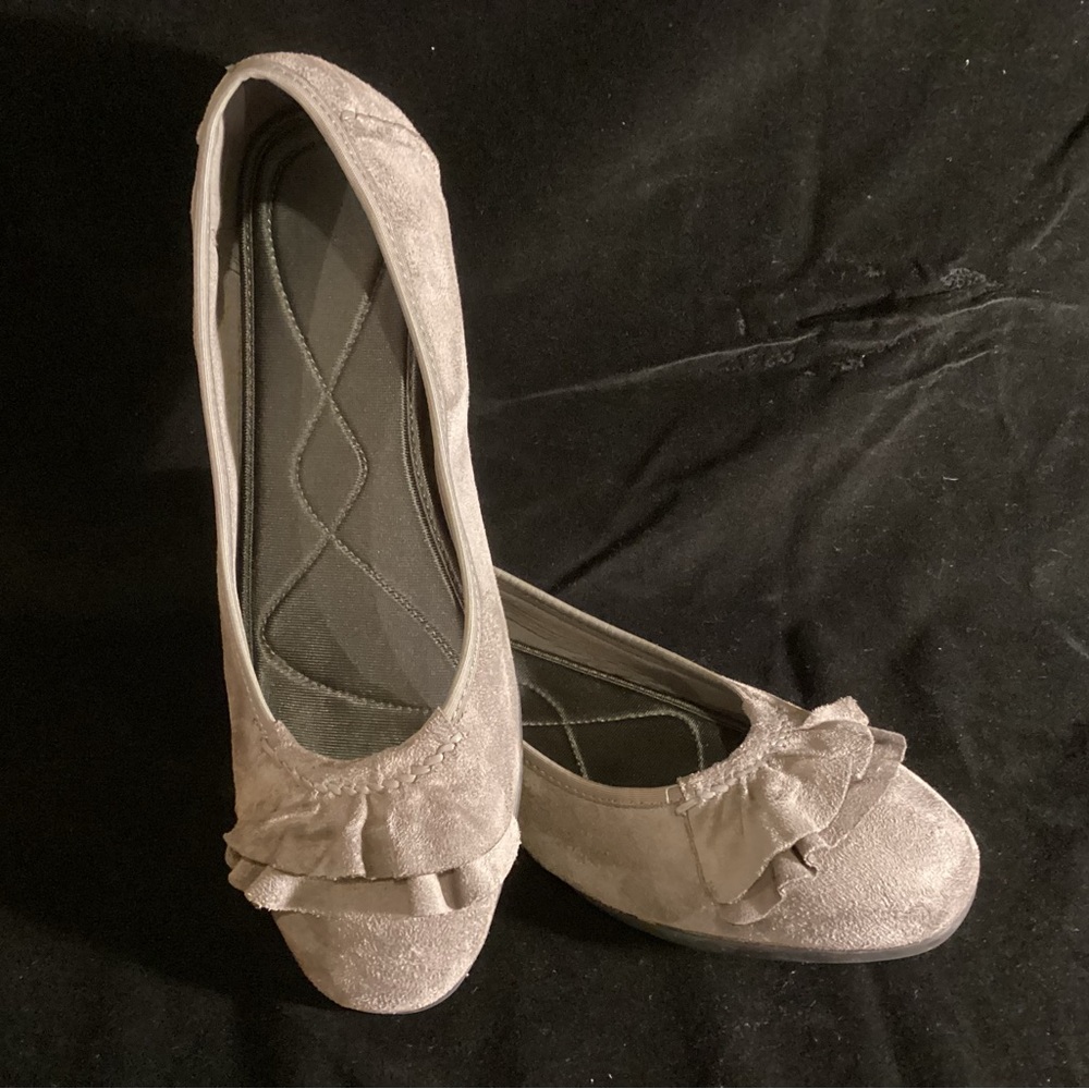 Gray Suede Women’s Flats in Size 11